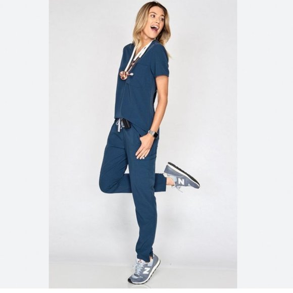 FIGS Women's Scrub Set Size Small- Dark Harbor - Picture 3 of 6